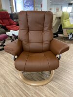 Stressless® Mayfair (M) Signature Sessel mit Hocker Batick Malt Brown