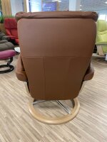 Stressless® Mayfair (M) Signature Sessel mit Hocker Batick Malt Brown