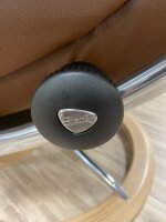 Stressless® Mayfair (M) Signature Sessel mit Hocker Batick Malt Brown