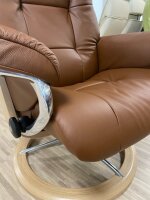 Stressless® Mayfair (M) Signature Sessel mit Hocker Batick Malt Brown